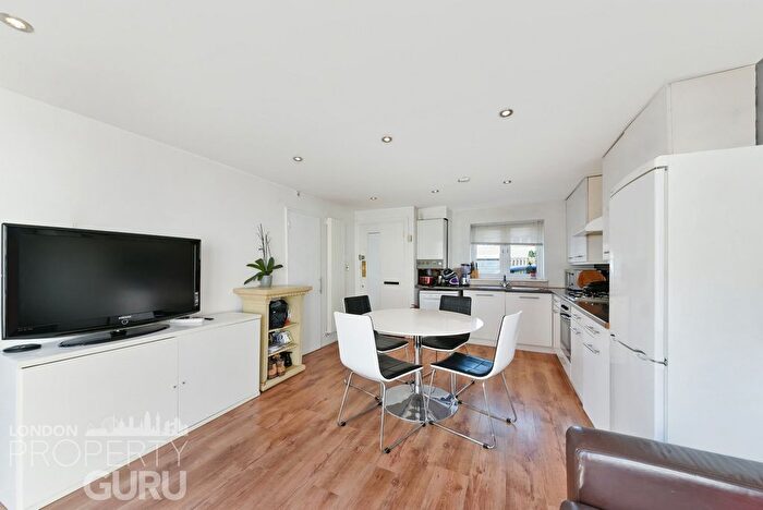 4 Bedroom Flat To Rent In Savill Gardens, London, SW20
