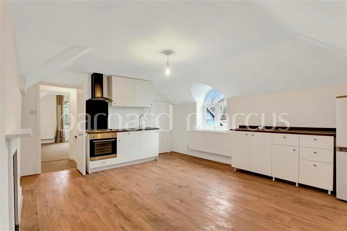 3 Bedroom Flat To Rent In The Waldrons, Croydon, CR0