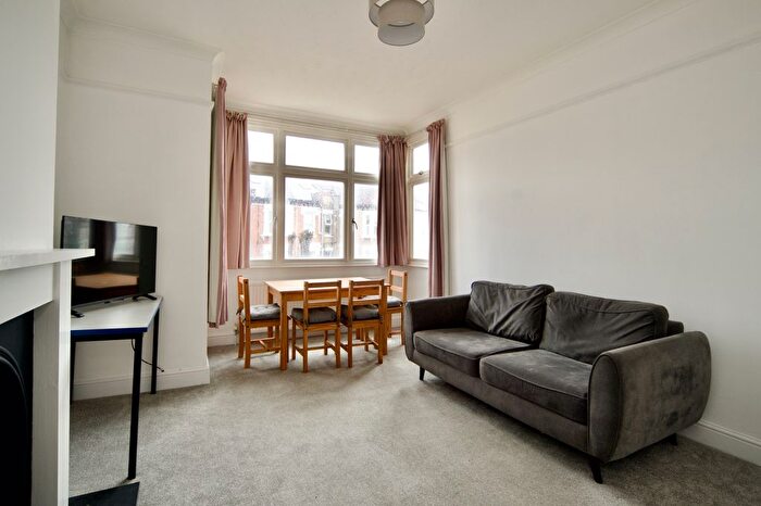 2 Bedroom Flat For Sale In Fortis Green, London, N2