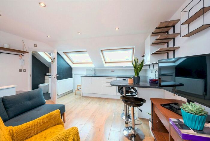 Studio To Rent In Upper Richmond Road West, Palewell, SW14