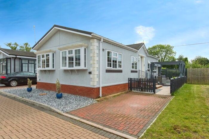 2 Bedroom Park Home For Sale In Rookery Drove, Beck Row, Bury St. Edmunds, IP28