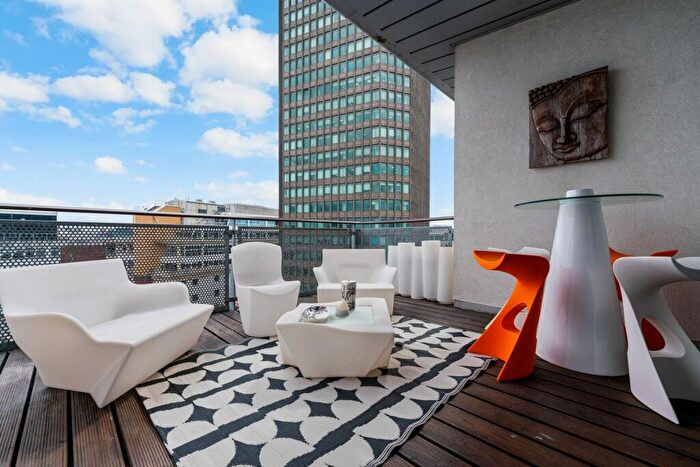 2 Bedroom Flat For Sale In Park View, Greyfriars Road, Cardiff City Centre, CF10