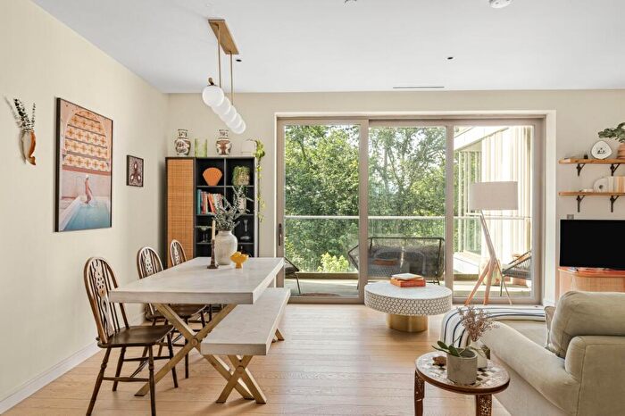 1 Bedroom Apartment For Sale In Downs Road, London, E5