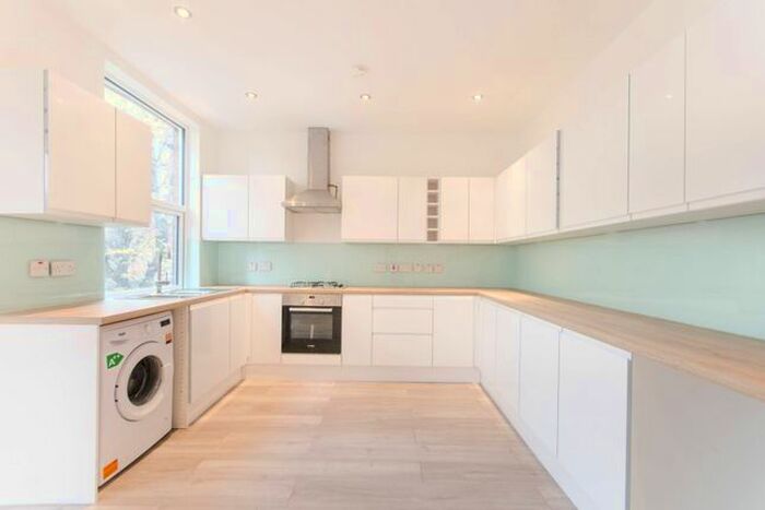 3 Bedroom Flat To Rent In Park Avenue, Willesden Green, London, NW2