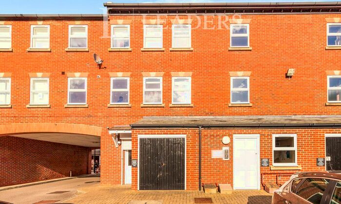 2 Bedroom Flat To Rent In Kingsgate, Aylesbury, HP19