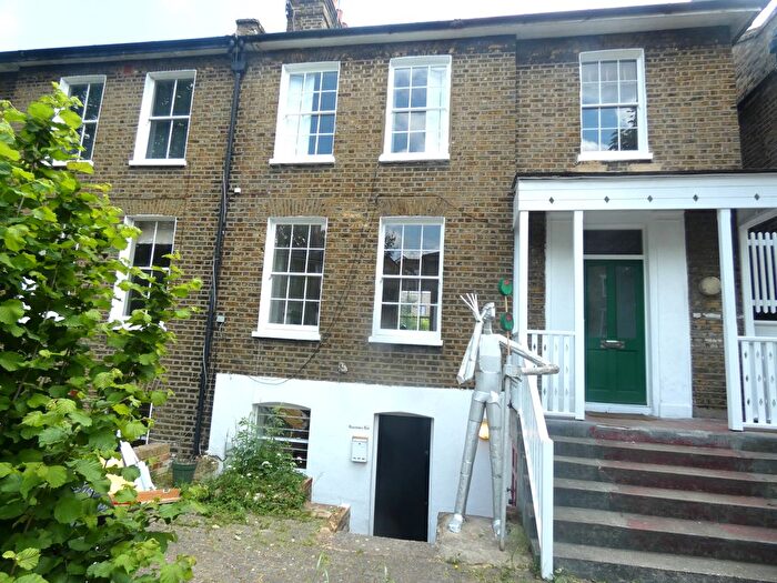 Studio To Rent In Navarino Road, London, E8