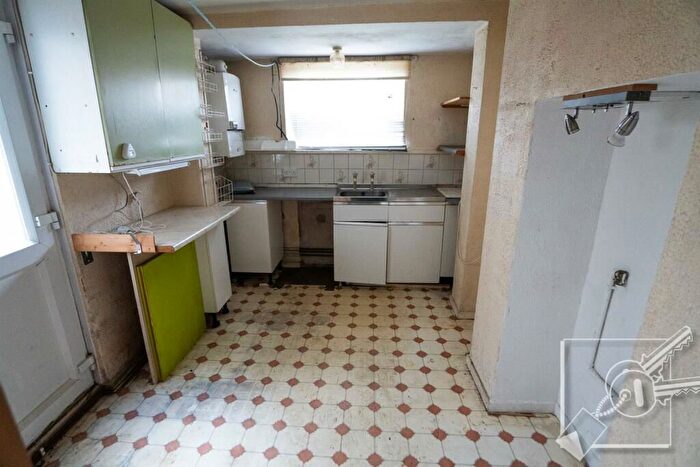 1 Bedroom Flat For Sale In Dover Road East, Gravesend, DA11
