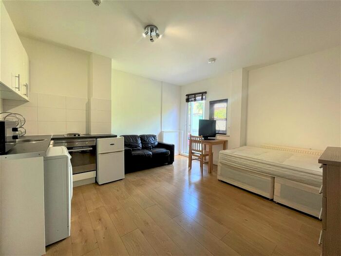 Studio To Rent In Finchley Road, London, NW3