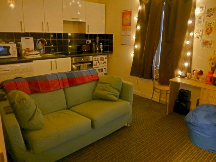 1 Bedroom Flat To Rent In Burns Street, Nottingham, NG7