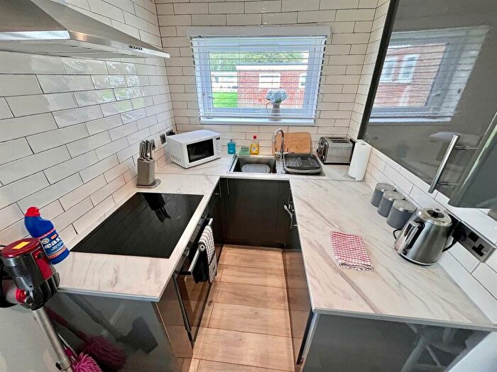 2 Bedroom Chalet For Sale In Florida Estate, Hemsby, Great Yarmouth, NR29