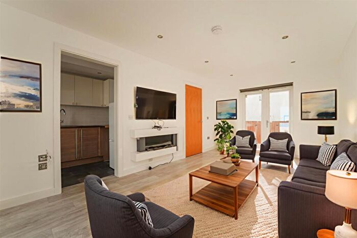 3 Bedroom Town House To Rent In Greenwood Terrace, Salford, M5