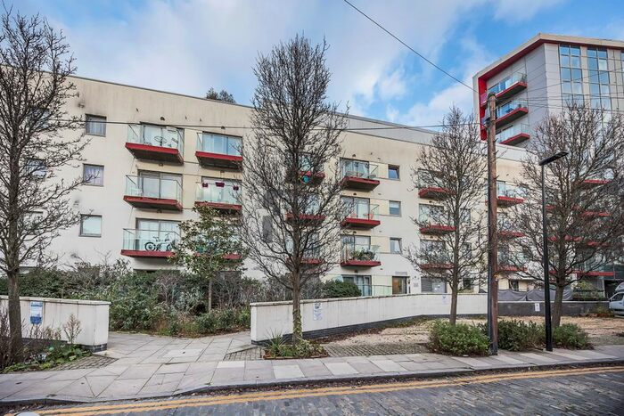 3 Bedroom Flat To Rent In Tredegar Road, London, E3