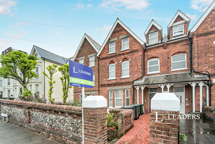 1 Bedroom Flat To Rent In Moat Croft Road, BN21