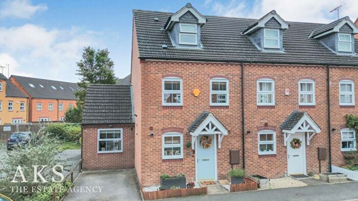 3 Bedroom End Of Terrace House For Sale In Thames Way, Hilton, DE65