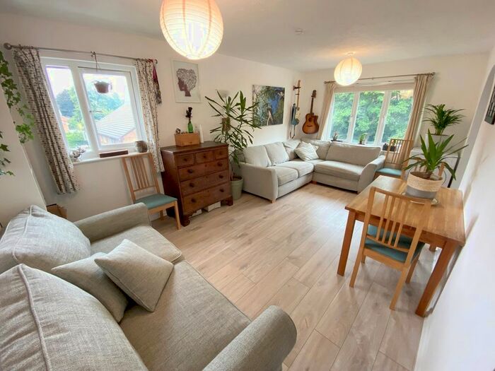 1 Bedroom Flat To Rent In Tilebarn Close, Henley-On-Thames, RG9