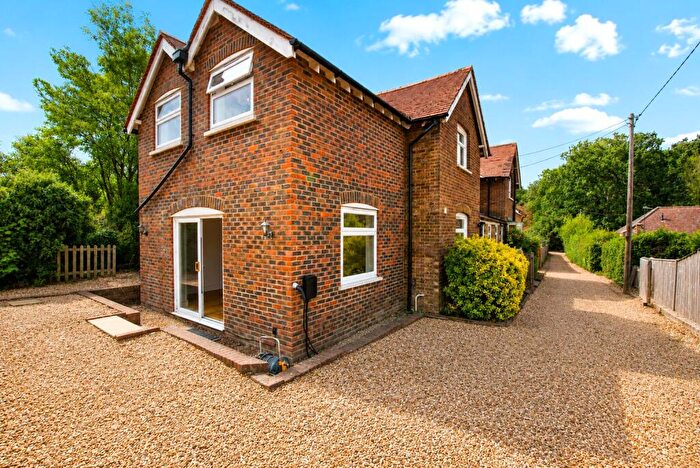 3 Bedroom Semi-Detached House To Rent In Merrow Lane, Guildford, Surrey, GU4