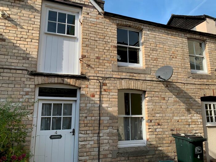 1 Bedroom Mews To Rent In Queen Street, Newton Abbot, TQ12