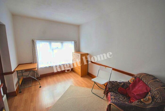 1 Bedroom Flat To Rent In Woodside Avenue, Wembley, Middlesex, HA0