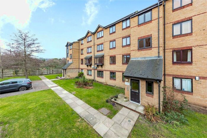 2 Bedroom Flat To Rent In Waterville Drive, Vange, Basildon, SS16