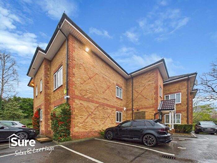 1 Bedroom Apartment To Rent In Ronald Court, Oakwood Road, Bricket Wood, St. Albans, Hertfordshire, AL2