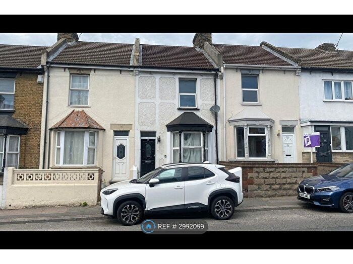 3 Bedroom Terraced House To Rent In Ingram Road, Gillingham, ME7