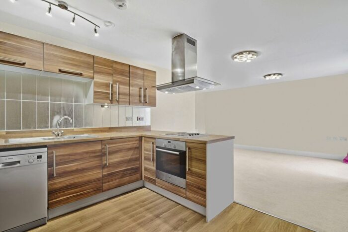 2 Bedroom Flat For Sale In St. Georges Grove, London, SW17