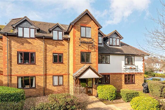 2 Bedroom Flat To Rent In Marksbury Avenue, Kew, TW9