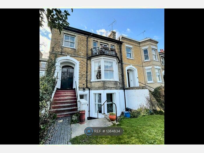 1 Bedroom Flat To Rent In Prittlewell Square, Southend-On-Sea, SS1