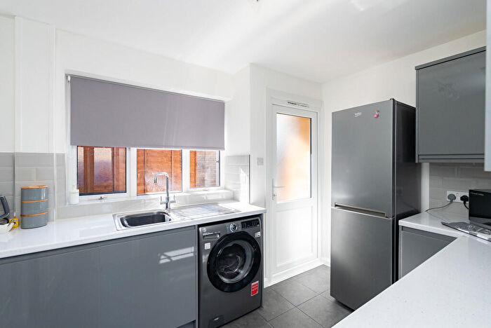 1 Bedroom Semi-Detached Bungalow For Sale In Leith Grove, Beare Green, RH5