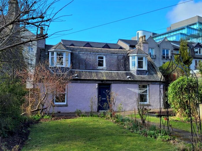 3 Bedroom Detached House To Rent In Hardgate, City Centre, Aberdeen, AB11