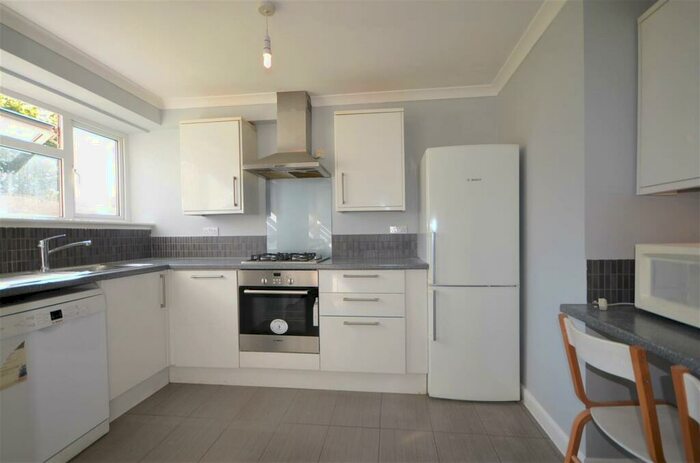 2 Bedroom Flat To Rent In Pinner View, Harrow, ., HA1