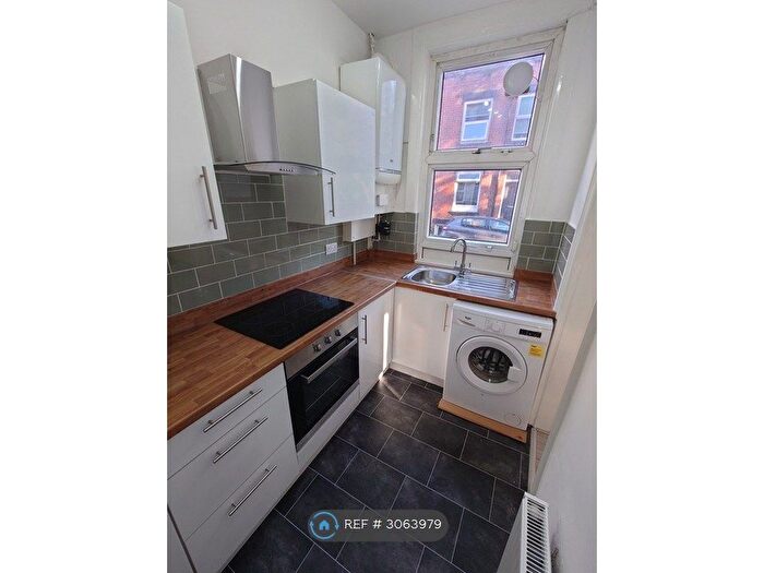 2 Bedroom End Of Terrace House To Rent In Hayleigh St, Leeds, LS13