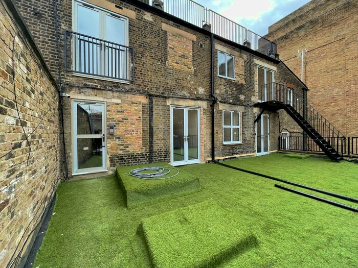 3 Bedroom Flat To Rent In High Road, Ilford, IG1