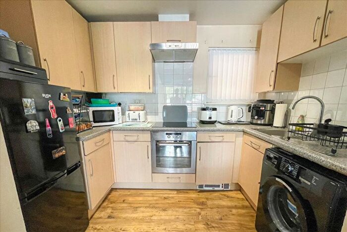 1 Bedroom Flat For Sale In Bergenia House, Feltham, Middlesex, TW13