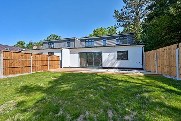 4 Bedroom Bungalow To Rent In Bucknalls Lane, Watford, Garston, WD25