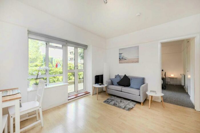 2 Bedroom Flat To Rent In Salcott Road, Wandsworth, SW11