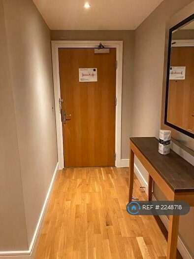 2 Bedroom Flat To Rent In Commercial Road, London, E1