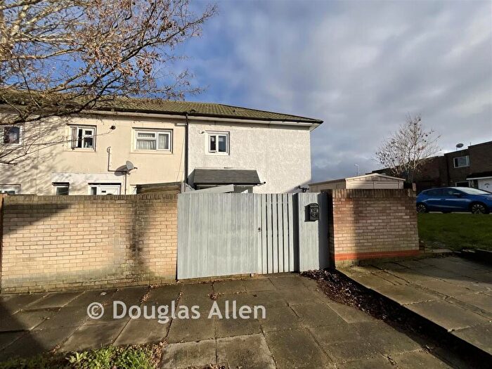 3 Bedroom End Of Terrace House For Sale In Dewsgreen, Basildon, Essex, SS16