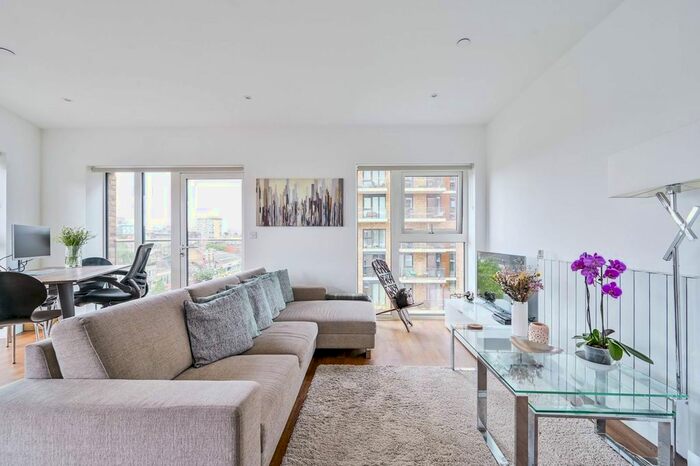 1 Bedroom Flat To Rent In Duncombe House, Woolwich, London, SE18