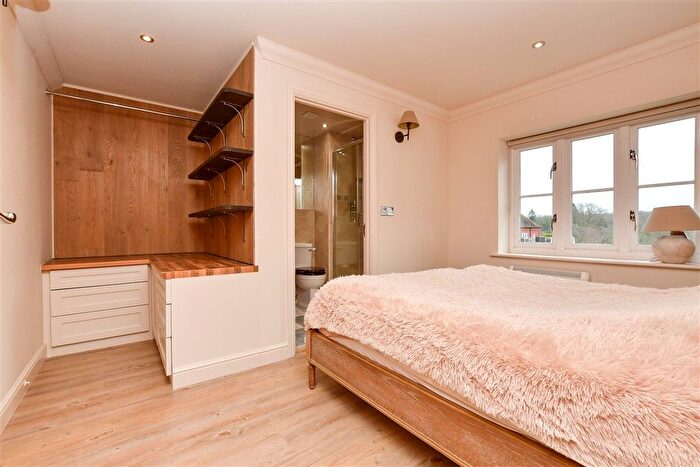 2 Bedroom Flat For Sale In Elizabeth Drive, Banstead, Surrey, SM7