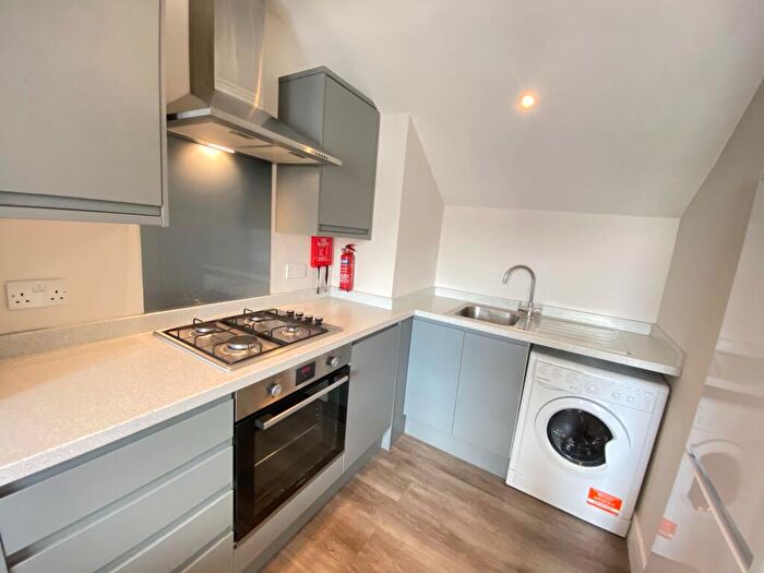2 Bedroom Apartment To Rent In Advert Flat, Derby Road, Nottingham, NG1