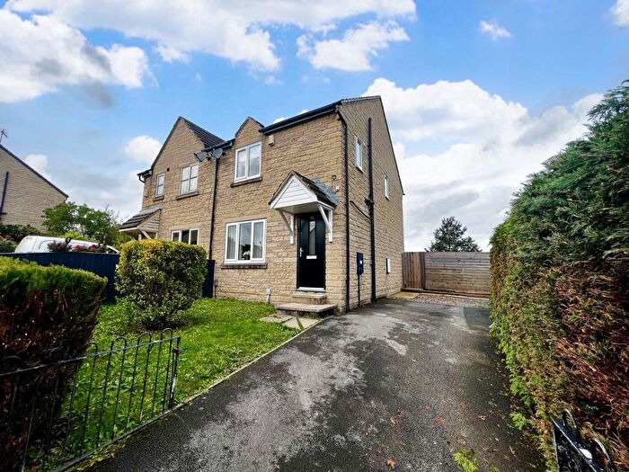 3 Bedroom Semi Detached House To Rent In Alanby Drive, Bradford, West Yorkshire, BD10