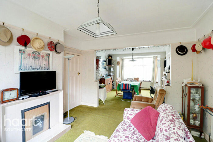 3 Bedroom Terraced House For Sale In Windmill Gardens, Enfield, EN2