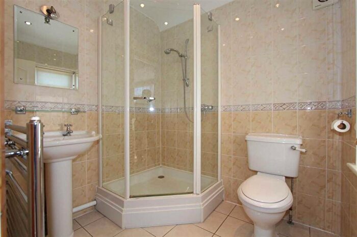 5 Bedroom Semi-Detached House To Rent In Wetheral Drive, Stanmore, HA7
