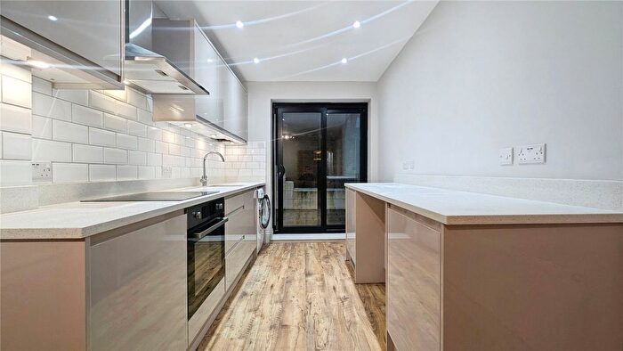 2 Bedroom Flat To Rent In Oval Road, Croydon, CR0