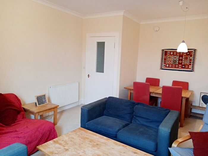 2 Bedroom Flat To Rent In Causewayside, Newington, Edinburgh, EH9