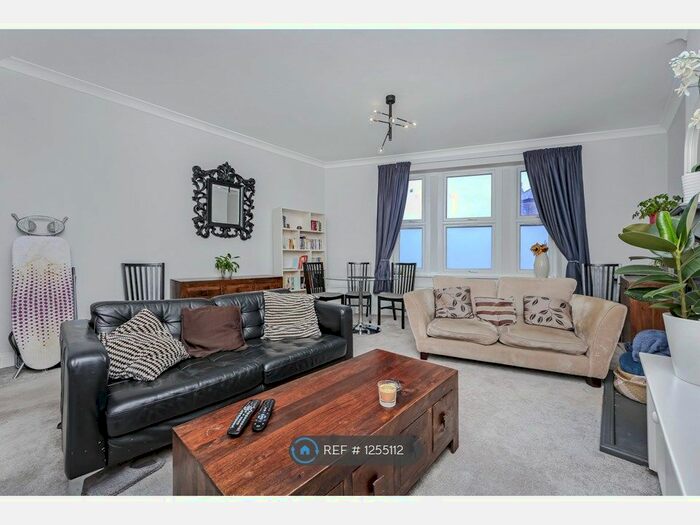 3 Bedroom Flat To Rent In Mitcham Road, London SW17