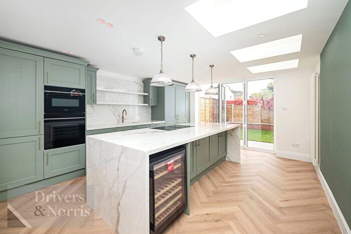 4 Bedroom Detached House For Sale In Thorpedale Road, Islington, London, N4