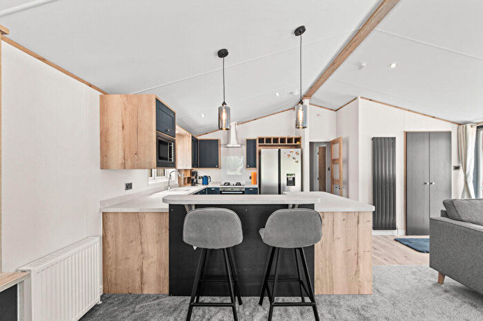 2 Bedroom Lodge For Sale In Castleton Road, Tullibardine, PH3