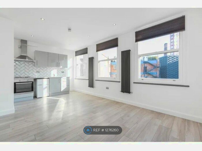 Studio To Rent In Third Floor, London W14